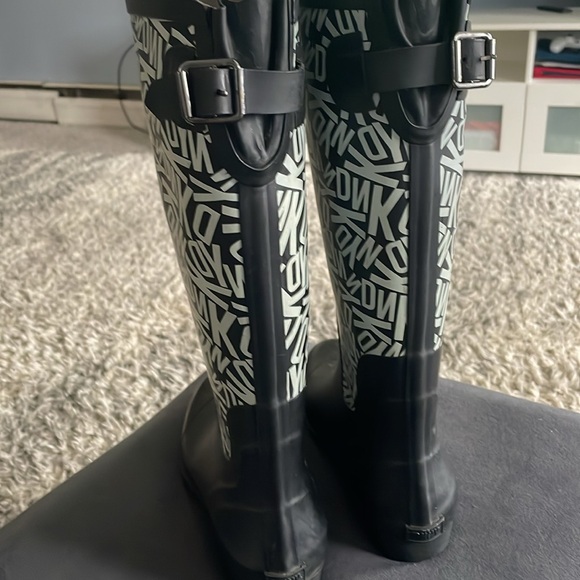 DKNY Rain Boots size 7 - Picture 4 of 4